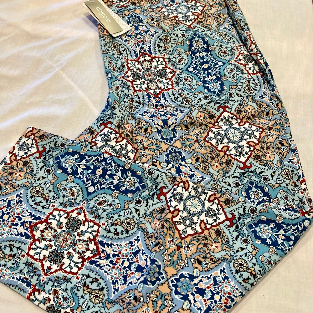 Chico’s NWT Leggings, medallion/ tapestrypattern. Size 4